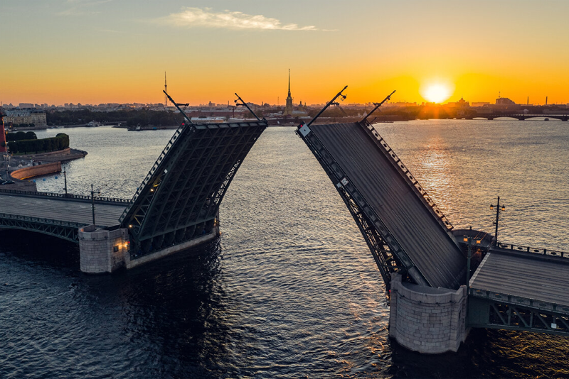 В Петербурге готовятся к сезону разводки мостов
