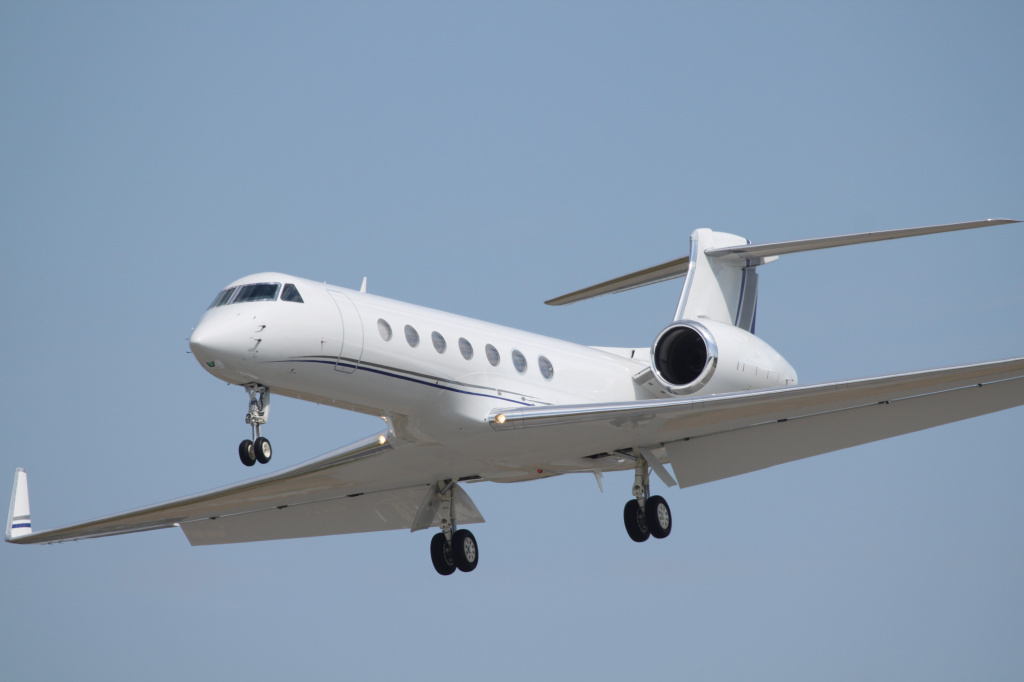 AdobeStock_98400582_gulfstream-jet.jpeg