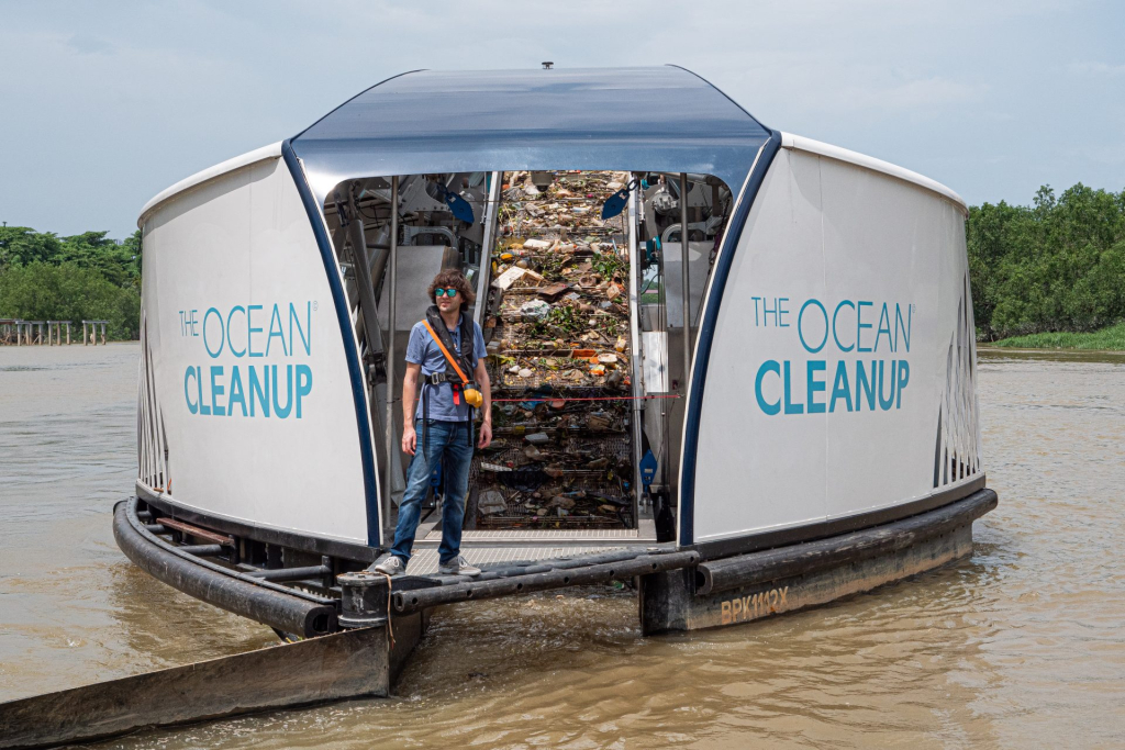 Interceptor от проекта Ocean Cleanup.jpg Interceptor от проекта Ocean Cleanup.jpg