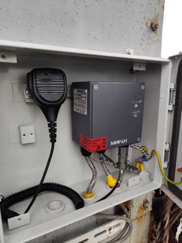 Абонентский прибор громкоговорящей связи МИРАН АВ02 Изделие разработано для обеспечения надежной и эффективной двусторонней связи в составе судовых и промышленных систем