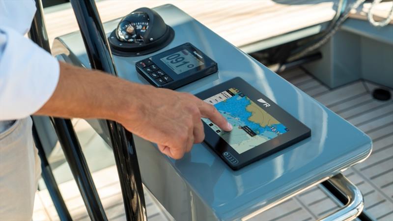 Raymarine Axiom+ новый МФД