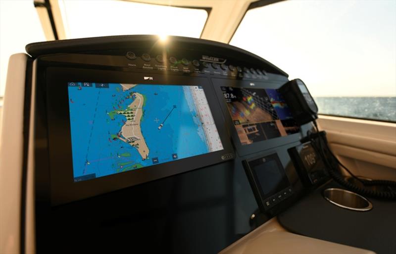 Raymarine Axiom+ и обновленная картография LightHouse