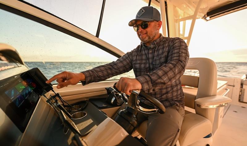 Raymarine Axiom+ новый МФД_3