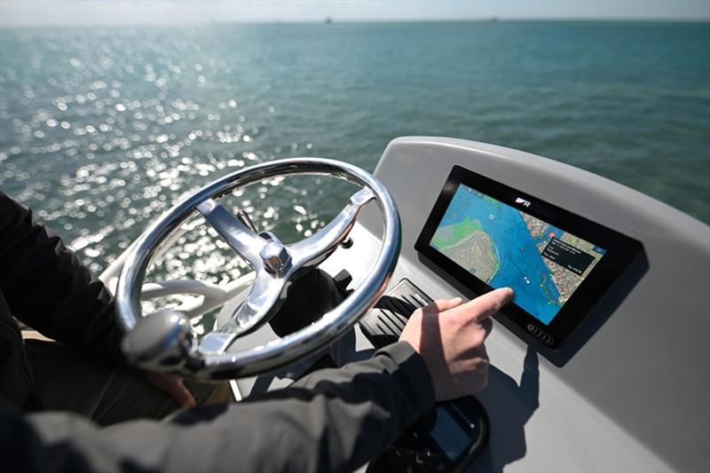 Raymarine Axiom+ новый МФД_7