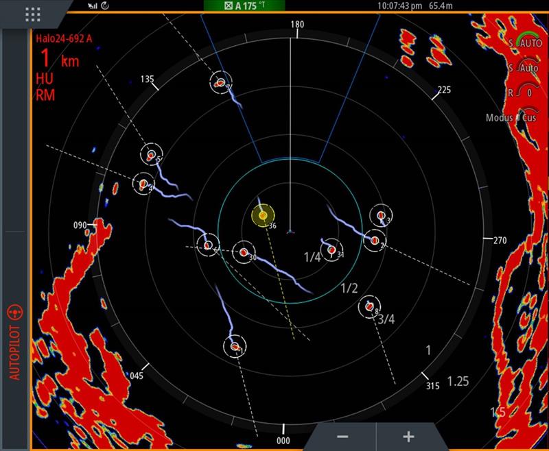 Экран МФД Simrad после обновления ПО Экран МФД Simrad после обновления ПО
