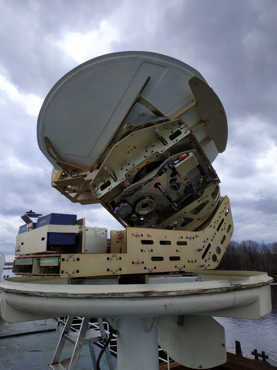 VSAT антенна на борту теплохода