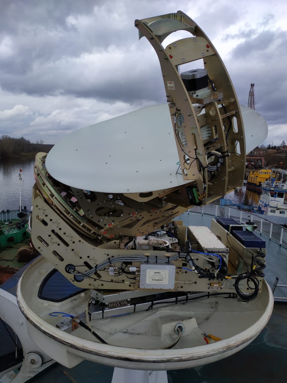 VSAT антенна Orbit AL-7103 на борту Волга Дрим