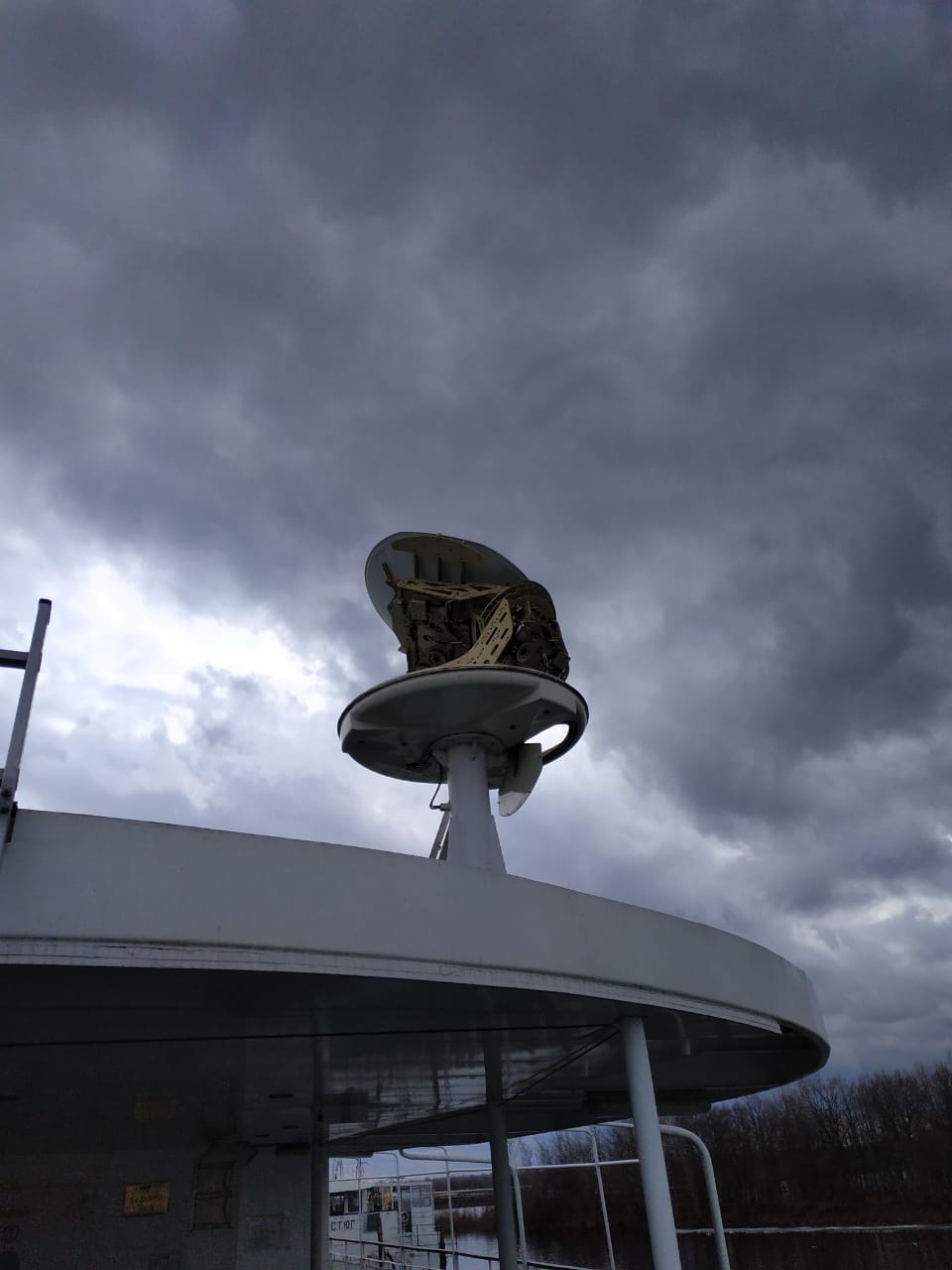 VSAT антенна на борту Волга Дрим