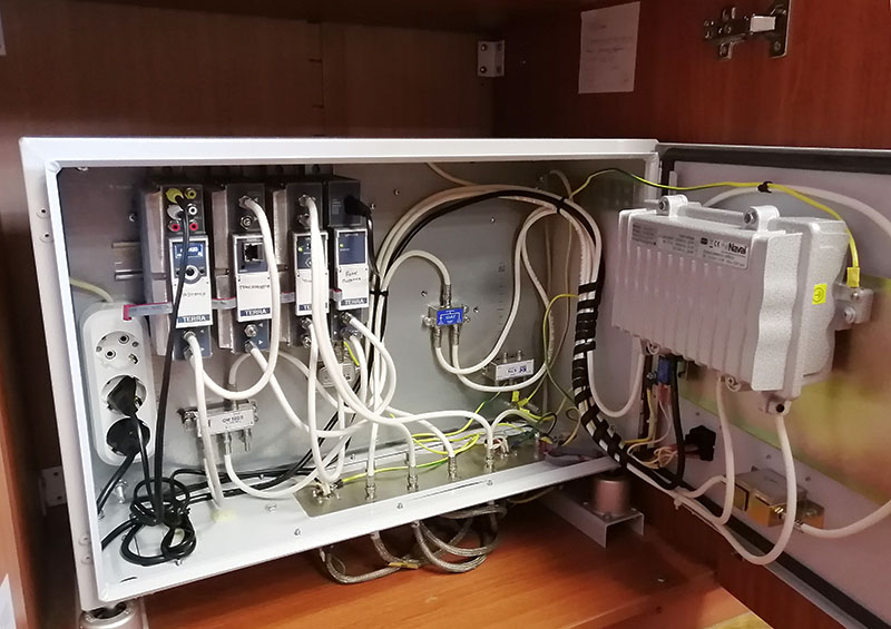 Монтаж спутникового оборудования на судне Бриллиант